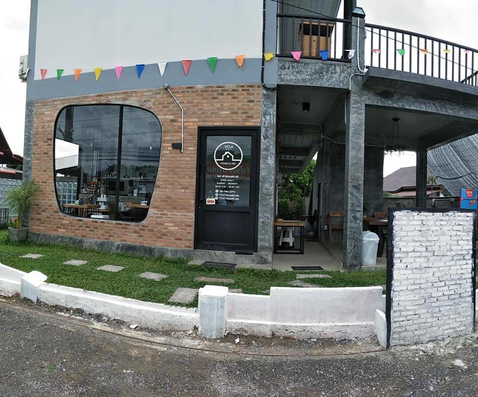 Yoji House And Cafe Hostel Ban Wiang Exterior photo
